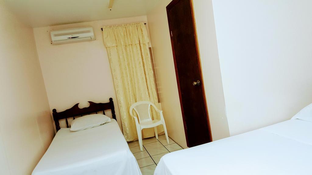 Sea Breeze Guest House Belize City Exterior photo