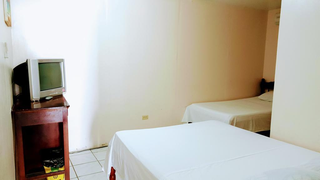 Sea Breeze Guest House Belize City Exterior photo