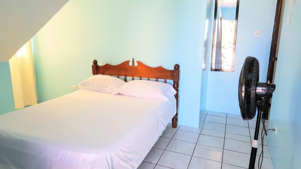 Sea Breeze Guest House Belize City Exterior photo